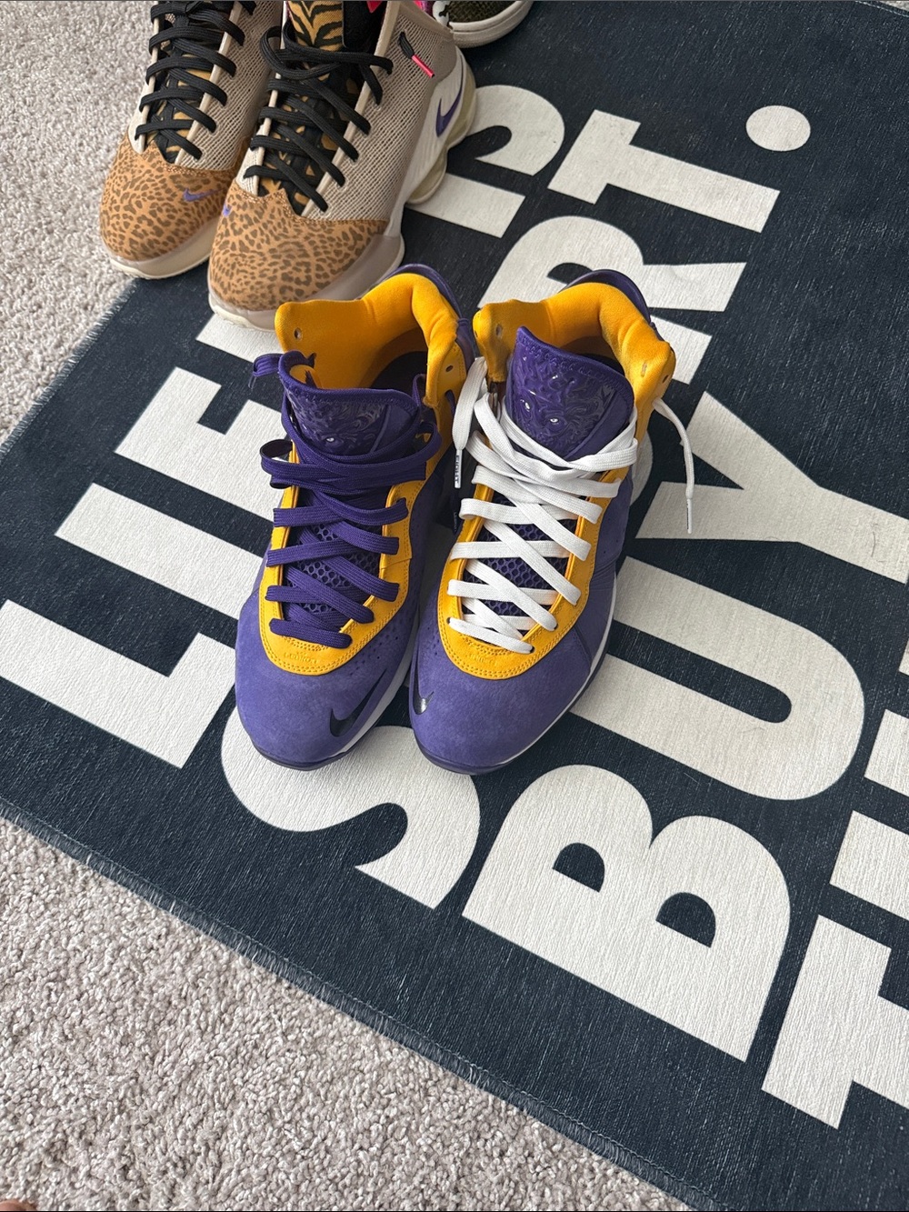 Nike LeBron 8 Lakers - Picture 8 of 8
